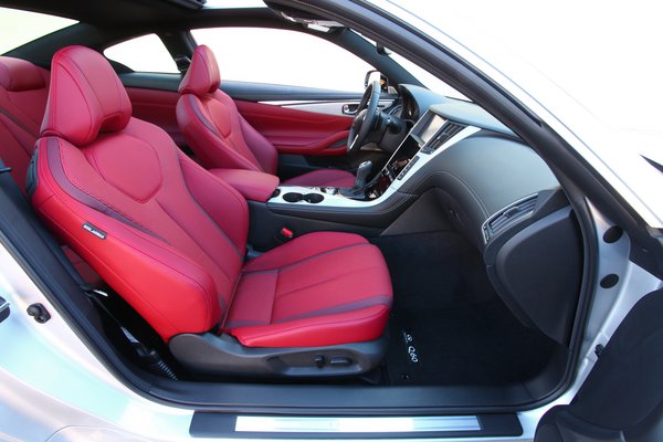 2018 Infiniti Q60 Interior