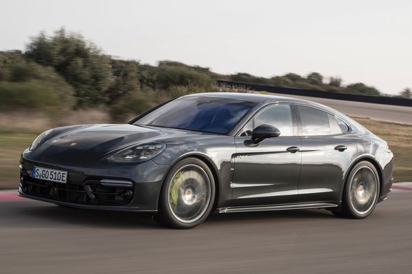 2018 Porsche Panamera Turbo S E-Hybrid