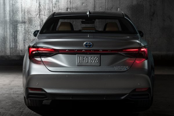 2019 Toyota Avalon Limited Hybrid