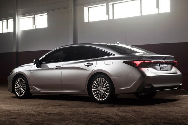 2019 Toyota Avalon Limited Hybrid