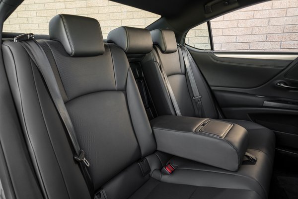 2019 Lexus ES Interior