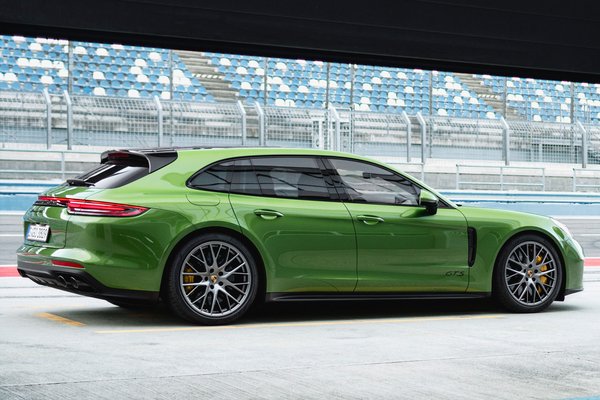 2019 Porsche Panamera Sport Turismo GTS