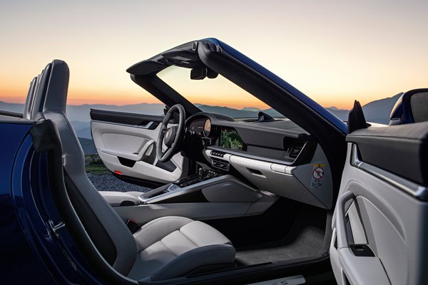 2020 Porsche 911 Carrera Cabriolet 4S Interior