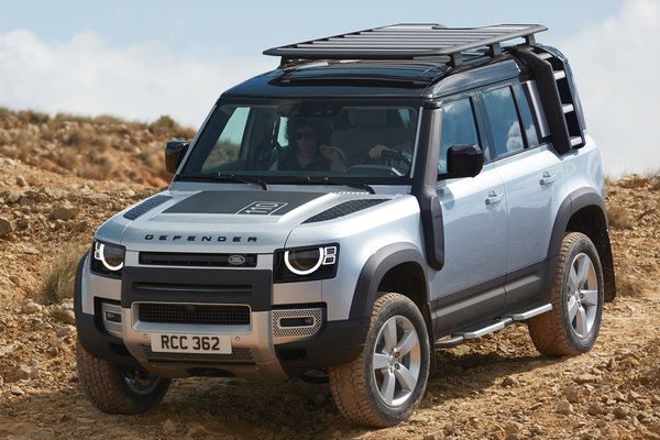 2020 Land Rover Defender 110 (with accessories)