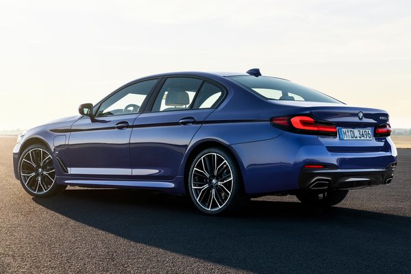 2021 BMW 5-Series 530e sedan