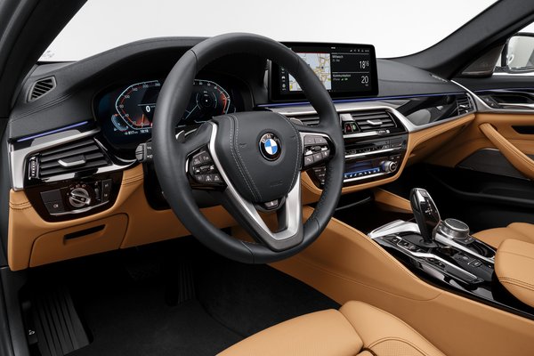 2021 BMW 5-Series 530e sedan Interior