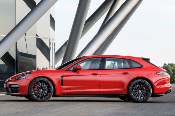 2021 Porsche Panamera Sport Turismo GTS