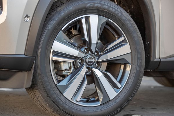 2022 Nissan Rogue Wheel