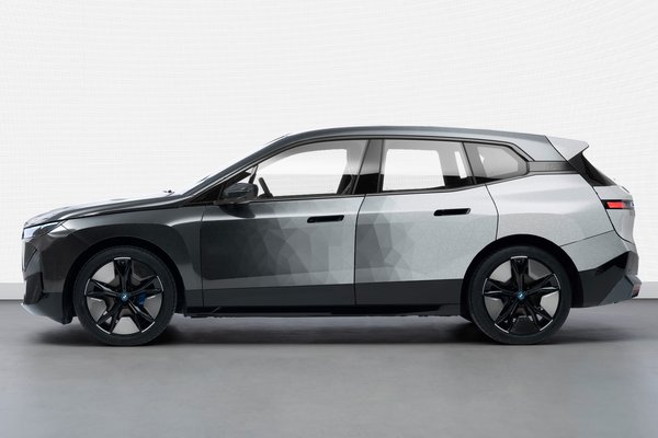 2022 BMW iX Flow