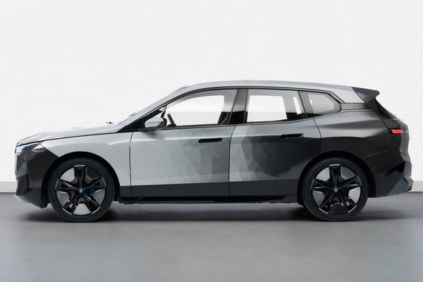 2022 BMW iX Flow