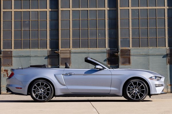 2022 Ford Mustang convertible Coastal edition