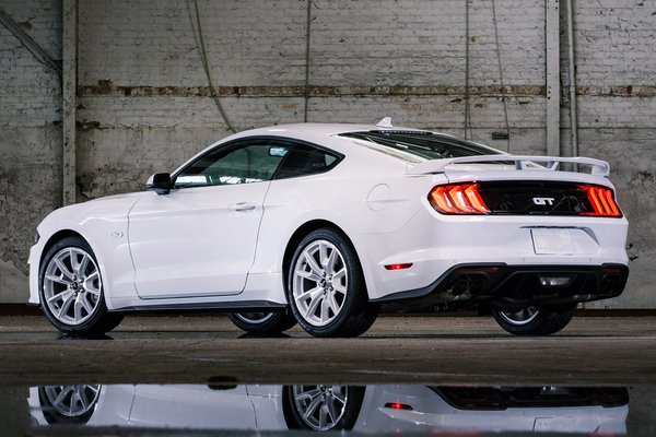 2022 Ford Mustang Ice White appearance package