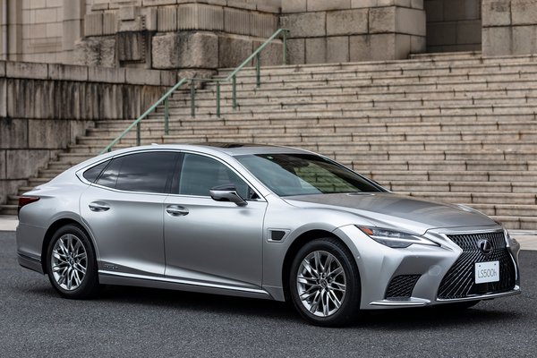 2022 Lexus LS 500h