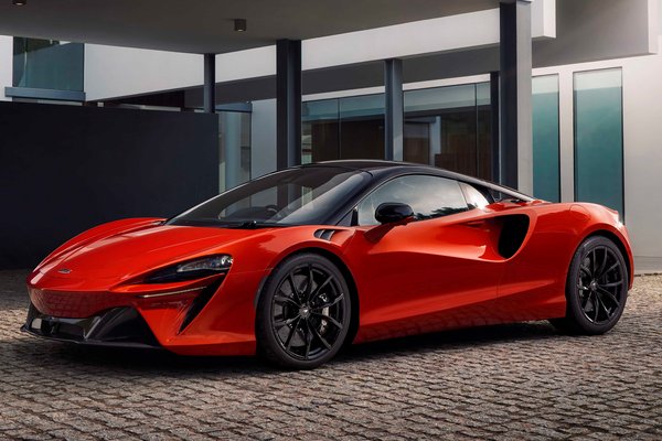 2022 McLaren Artura