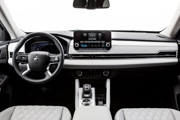 2022 Mitsubishi Outlander Interior