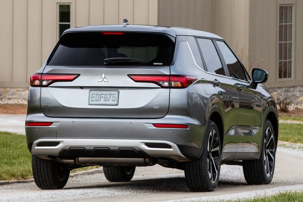 2022 Mitsubishi Outlander SE