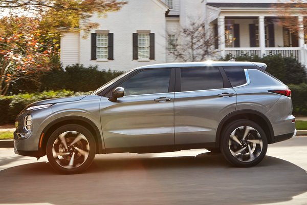 2022 Mitsubishi Outlander SE