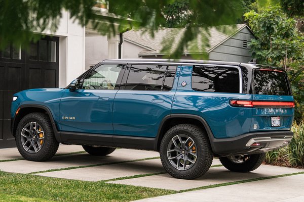 2022 Rivian R1S