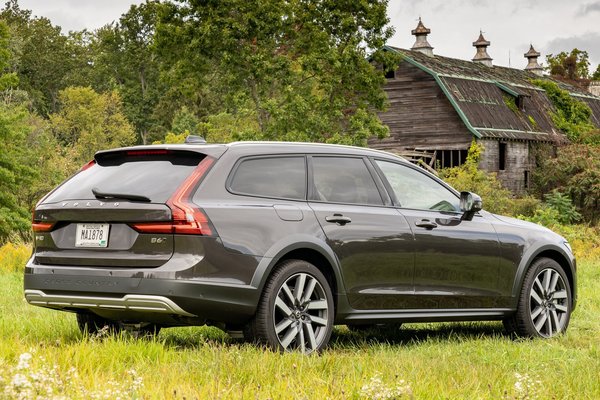 2022 Volvo V90 Cross Country