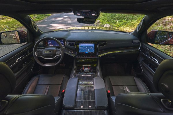 2023 Jeep Wagoneer L Carbide Interior