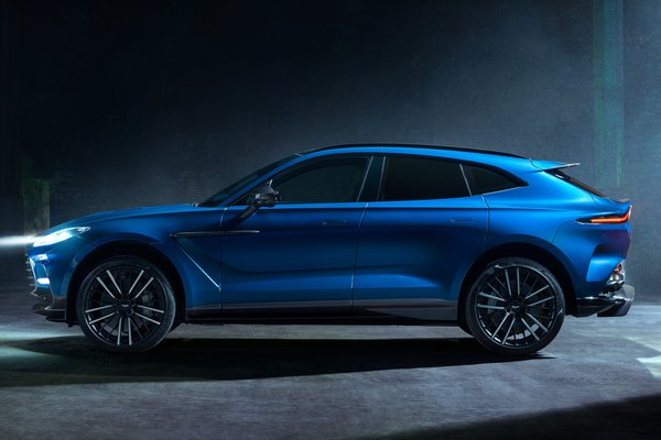 2023 Aston Martin DBX707