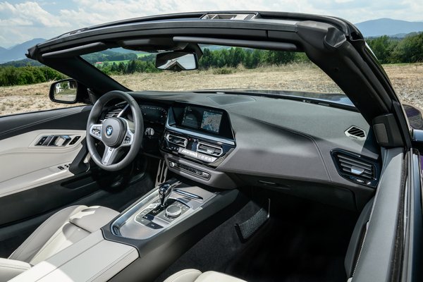 2023 BMW Z4 M40i Interior