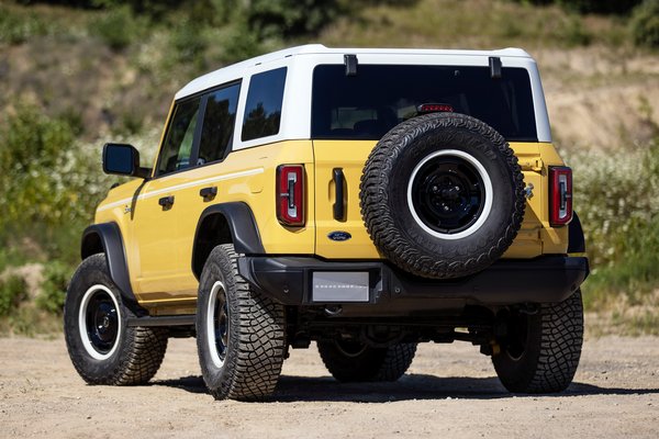 2023 Ford Bronco 4d Heritage edition