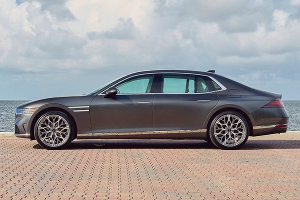 2023 Genesis G90