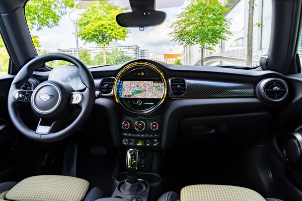 2023 Mini Hardtop 2d SE Electric Resolute Edition Interior