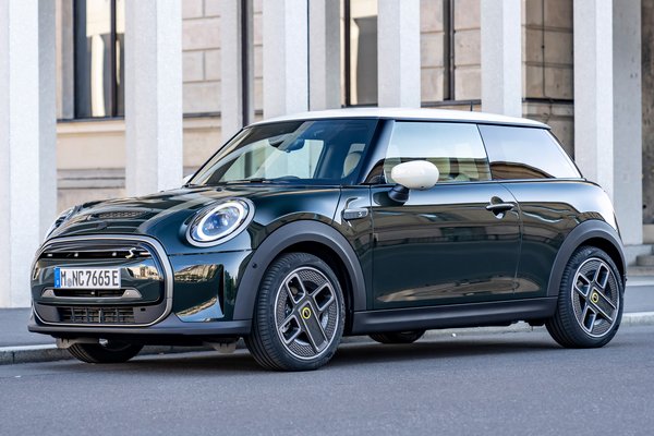 2023 Mini Hardtop 2d SE Electric Resolute Edition