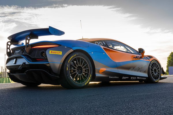 2023 McLaren Artura GT4