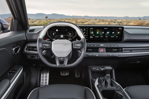 2025 Kia K4 Instrumentation