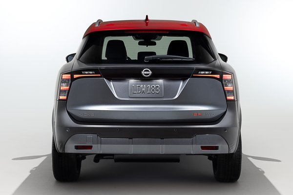 2025 Nissan Kicks SR