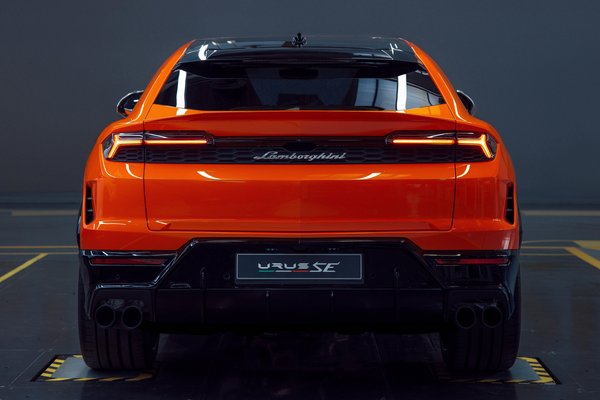 2025 Lamborghini Urus SE