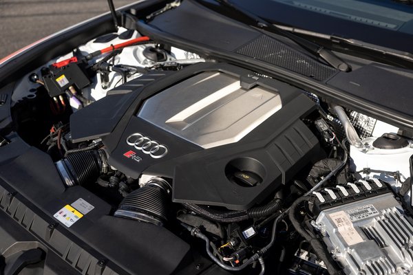 2025 Audi A6 RS 6 Avant GT Engine