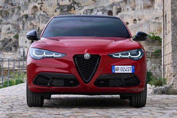 2025 Alfa Romeo Stelvio Tributo Italiano