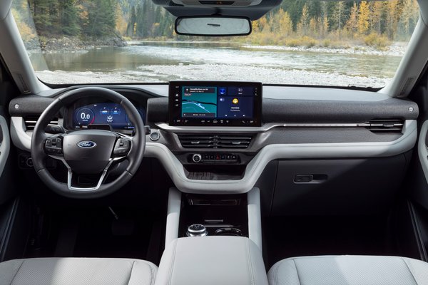 2025 Ford Explorer Platinum Interior