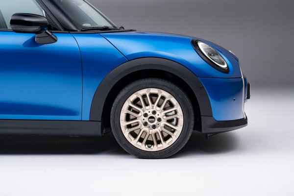 2025 Mini Cooper 4d Wheel