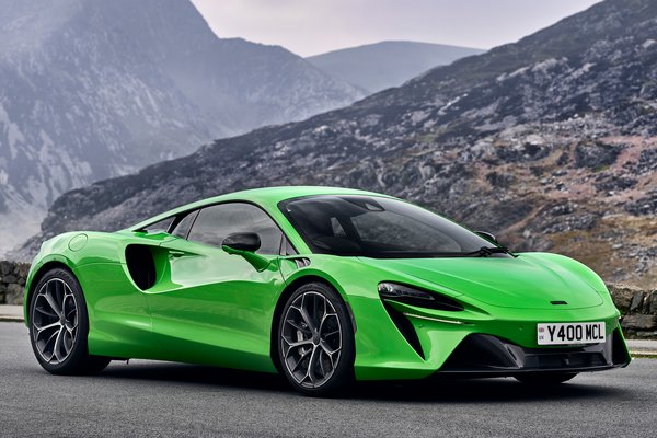 2025 McLaren Artura