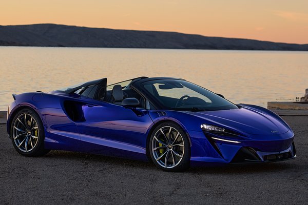 2025 McLaren Artura Spider