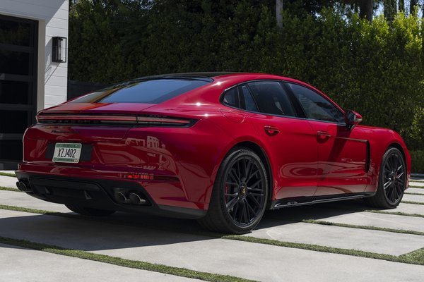 2025 Porsche Panamera GTS