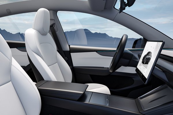 2025 Tesla Model Y Interior